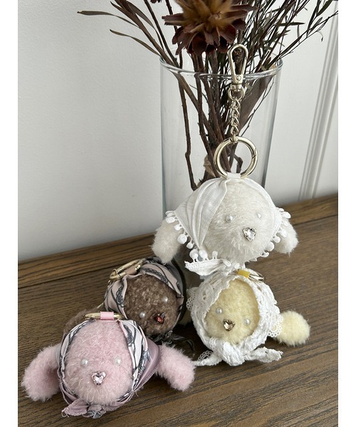 SNIDEL(スナイデル)の「スカーフモッフィーチャーム(キーホルダー・レディース・アイボリー/ブラウン/ピンク/イエロー・FREE)」の5枚目の写真