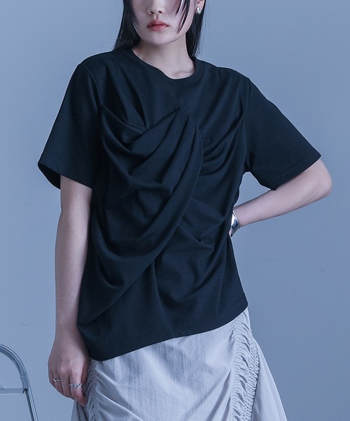 kOhAKU（コハク）の「【機能素材】『フロントドレープカットソー』（Tシャツ/カットソー・レディース・ブラック/ブルー・1/2）」の2枚目の写真