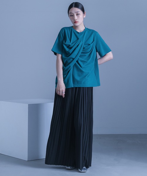 kOhAKU（コハク）の「【機能素材】『フロントドレープカットソー』（Tシャツ/カットソー・レディース・ブラック/ブルー・1/2）」の5枚目の写真