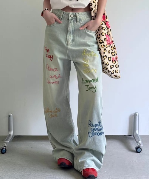 AsRiRe（アスリレイ）の「パール刺繍ワイドジーンズ（デニムパンツ・レディース・サックスブルー・S/M/L）」の4枚目の写真