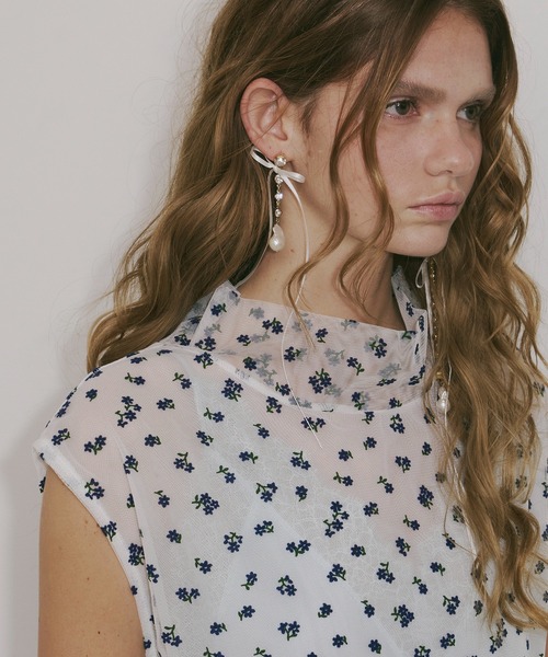 J1U by LA BELLE ETUDE(ジユウバイラベルエチュード)の「フラワーチュールワイドハイネックTOPS(Tシャツ/カットソー・レディース・その他・FREE)」の5枚目の写真