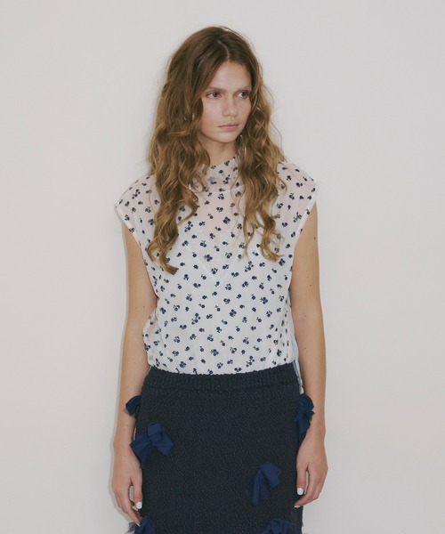 J1U by LA BELLE ETUDE(ジユウバイラベルエチュード)の「フラワーチュールワイドハイネックTOPS(Tシャツ/カットソー・レディース・その他・FREE)」の3枚目の写真