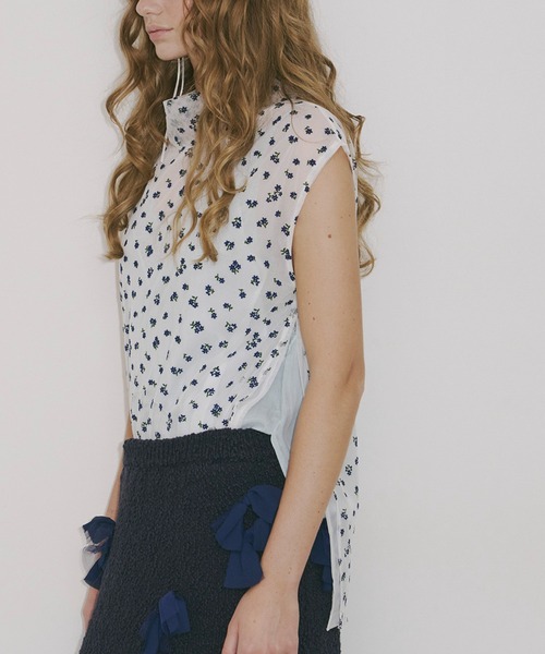 J1U by LA BELLE ETUDE(ジユウバイラベルエチュード)の「フラワーチュールワイドハイネックTOPS(Tシャツ/カットソー・レディース・その他・FREE)」の4枚目の写真