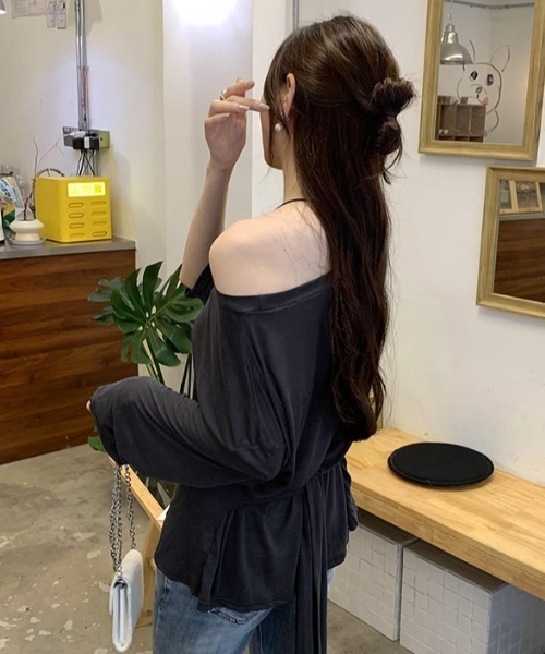 Per sist ence(パーシエンス)の「ウエストリボンオフショルトップス(Tシャツ/カットソー・レディース・アイボリー/ブラック/グレー/ネイビー/ブラウン・MEDIUM/LARGE)」の3枚目の写真