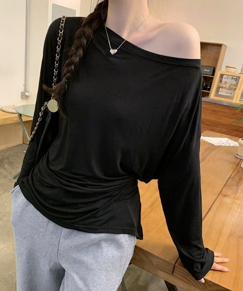 Per sist ence(パーシエンス)の「ウエストリボンオフショルトップス(Tシャツ/カットソー・レディース・アイボリー/ブラック/グレー/ネイビー/ブラウン・MEDIUM/LARGE)」の1枚目の写真