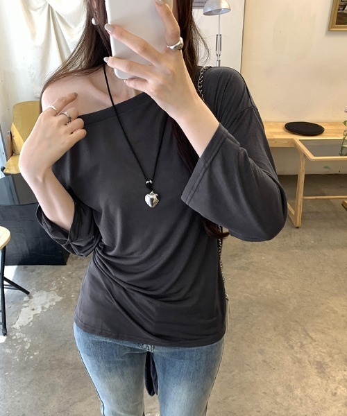 Per sist ence(パーシエンス)の「ウエストリボンオフショルトップス(Tシャツ/カットソー・レディース・アイボリー/ブラック/グレー/ネイビー/ブラウン・MEDIUM/LARGE)」の11枚目の写真