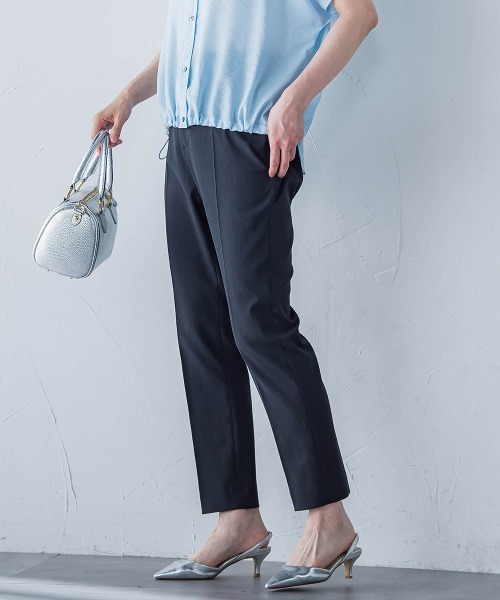 LAUTREAMONT(ロートレアモン)の「シェルタリングドライオックステーパードパンツ≪洗濯機で洗える≫(スラックス・レディース・ベージュ/ブラック・7号/9号/11号)」の1枚目の写真