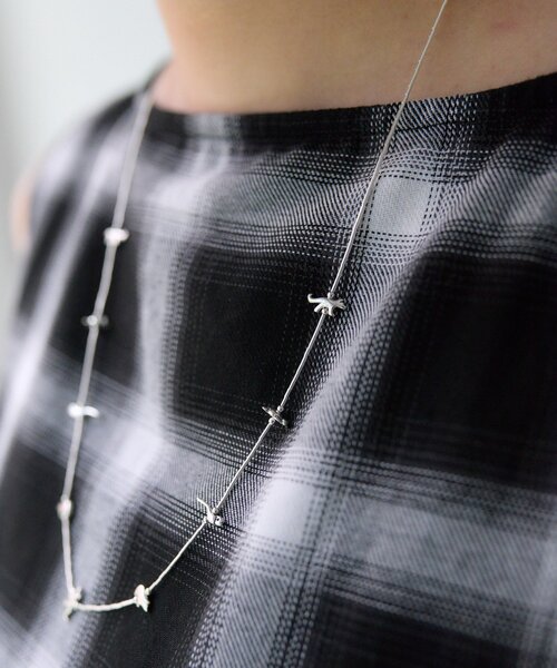 ear PAPILLONNER(イアパピヨネ)の「《スターリングシルバー使用》フェティッシュミディアムネックレス(ネックレス・レディース・シルバー系その他4・FREE)」の2枚目の写真