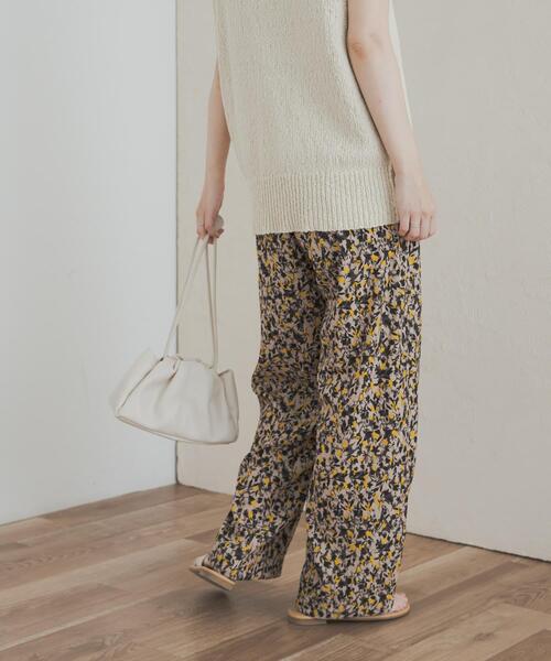 URBAN RESEARCH DOORS（アーバンリサーチドアーズ）の「『接触冷感/吸水速乾/イージーケア』フラワープリントドライタッチリラックスパンツ（その他パンツ・レディース・ネイビー/ベージュ/ブルー・MEDIUM）」の6枚目の写真