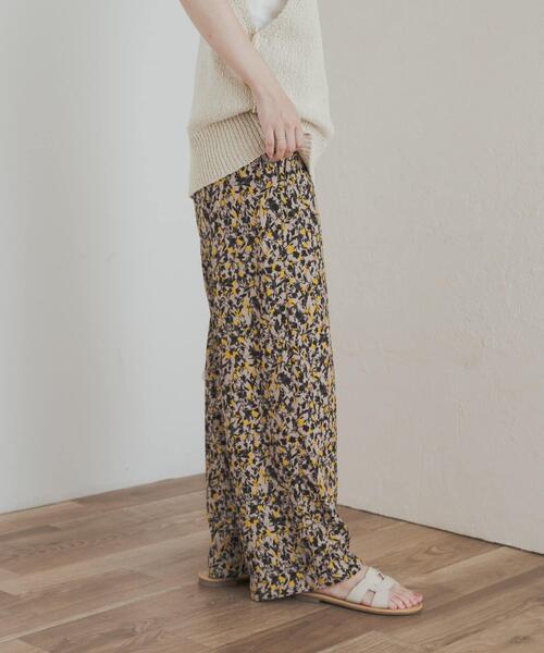 URBAN RESEARCH DOORS（アーバンリサーチドアーズ）の「『接触冷感/吸水速乾/イージーケア』フラワープリントドライタッチリラックスパンツ（その他パンツ・レディース・ネイビー/ベージュ/ブルー・MEDIUM）」の7枚目の写真