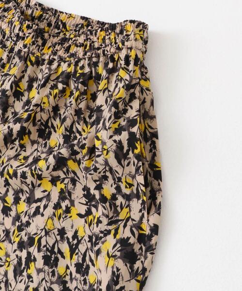 URBAN RESEARCH DOORS（アーバンリサーチドアーズ）の「『接触冷感/吸水速乾/イージーケア』フラワープリントドライタッチリラックスパンツ（その他パンツ・レディース・ネイビー/ベージュ/ブルー・MEDIUM）」の12枚目の写真