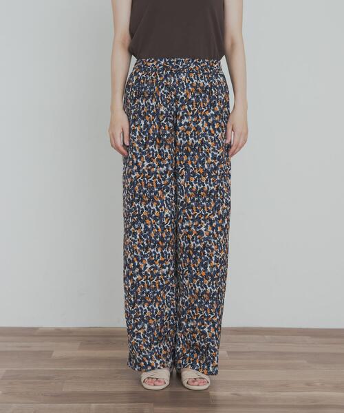 URBAN RESEARCH DOORS（アーバンリサーチドアーズ）の「『接触冷感/吸水速乾/イージーケア』フラワープリントドライタッチリラックスパンツ（その他パンツ・レディース・ネイビー/ベージュ/ブルー・MEDIUM）」の20枚目の写真