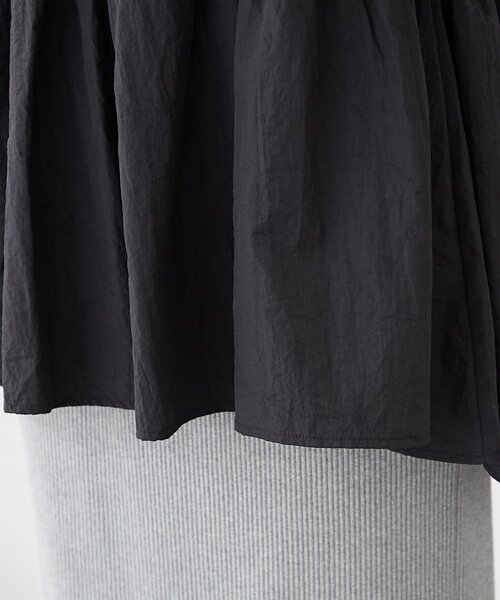 continuer de NICE CLAUP(コンティニューデナイスクラップ)の「大人ランタン袖ドッキングT(Tシャツ/カットソー・レディース・ブラック/オフホワイト/ブラウン・FREE)」の18枚目の写真