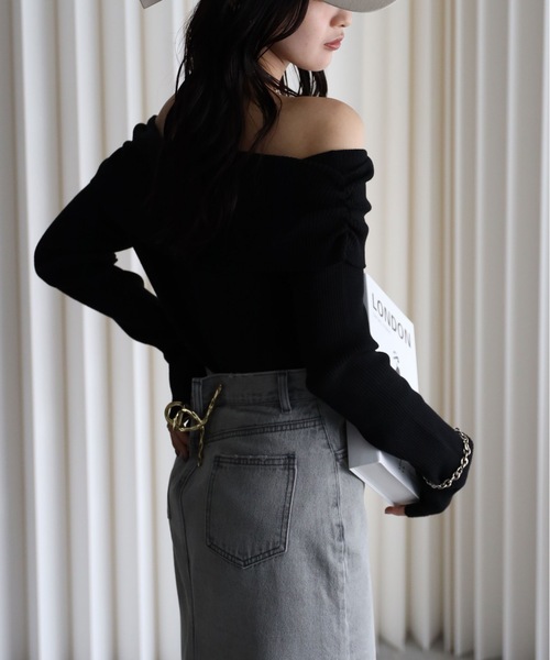 YENNA（イェンナ）の「オフショルダーギャザーニット（ニット/セーター・レディース・ブラック×ホワイト/アイボリー/ブラック・FREE）」の20枚目の写真