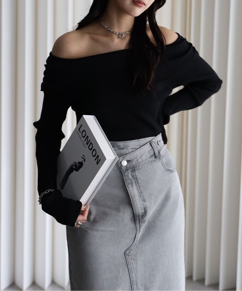 YENNA（イェンナ）の「オフショルダーギャザーニット（ニット/セーター・レディース・ブラック×ホワイト/アイボリー/ブラック・FREE）」の15枚目の写真