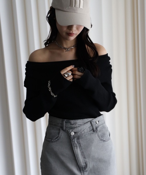 YENNA（イェンナ）の「オフショルダーギャザーニット（ニット/セーター・レディース・ブラック×ホワイト/アイボリー/ブラック・FREE）」の13枚目の写真