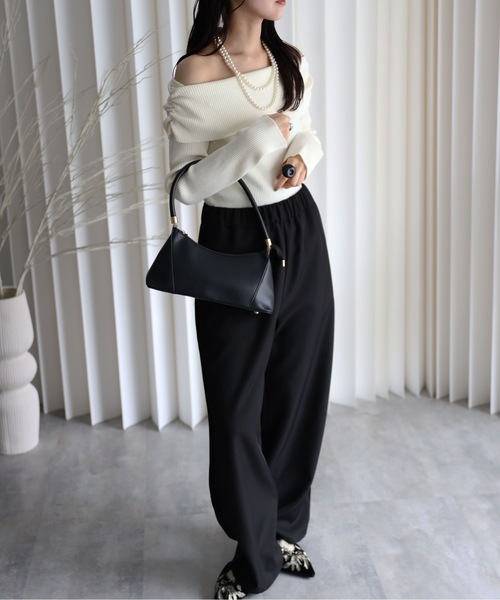 YENNA（イェンナ）の「オフショルダーギャザーニット（ニット/セーター・レディース・ブラック×ホワイト/アイボリー/ブラック・FREE）」の10枚目の写真