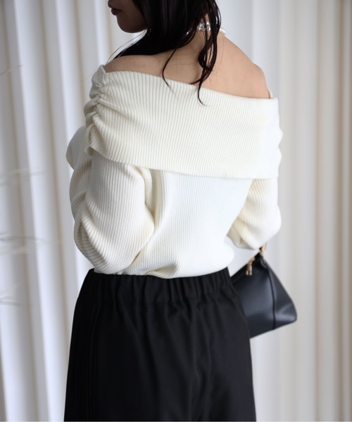 YENNA（イェンナ）の「オフショルダーギャザーニット（ニット/セーター・レディース・ブラック×ホワイト/アイボリー/ブラック・FREE）」の9枚目の写真