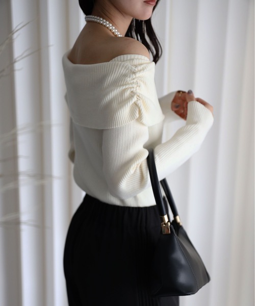 YENNA（イェンナ）の「オフショルダーギャザーニット（ニット/セーター・レディース・ブラック×ホワイト/アイボリー/ブラック・FREE）」の8枚目の写真