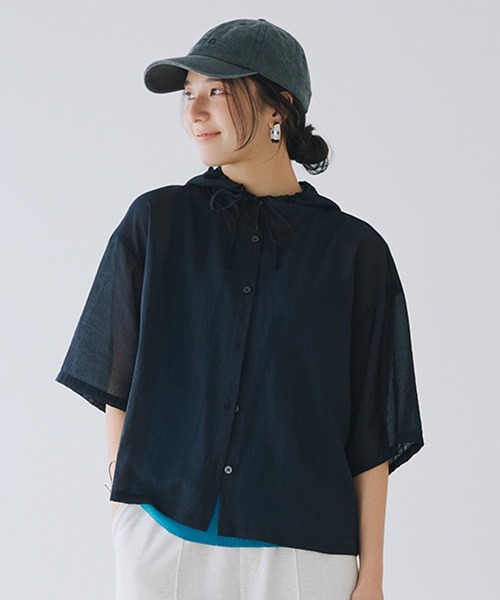 studio CLIP(スタディオクリップ)の「シアーフードシャツ(シャツ/ブラウス・レディース・ライトグレー/ブラック/アイボリー・FREE)」の1枚目の写真