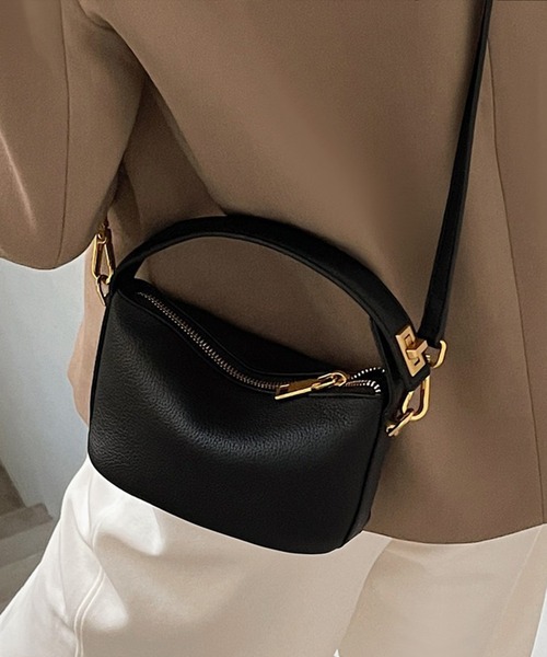 folka(フォルカ)の「7B44 2WAY リラインミニショルダーバッグ PUレザー(ハンドバッグ・レディース・ホワイト/ブラック・ONESIZE)」の2枚目の写真