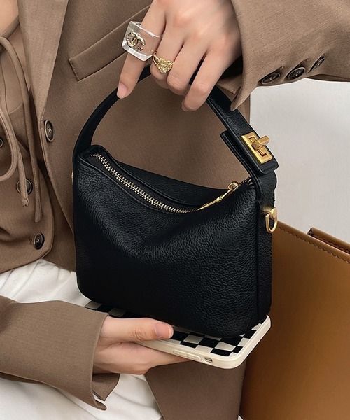 folka(フォルカ)の「7B44 2WAY リラインミニショルダーバッグ PUレザー(ハンドバッグ・レディース・ホワイト/ブラック・ONESIZE)」の6枚目の写真