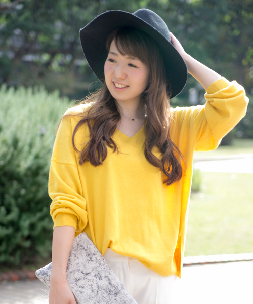 DouDou（ドゥドゥ）の「【DouDou】Vネックゆるニットプルオーバー（ニット/セーター・レディース・ライトブルー/イエロー/グレー/ホワイト・FREE）」の4枚目の写真