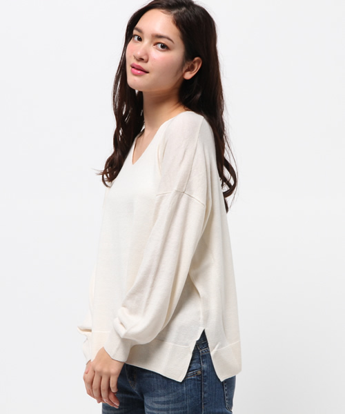 DouDou（ドゥドゥ）の「【DouDou】Vネックゆるニットプルオーバー（ニット/セーター・レディース・ライトブルー/イエロー/グレー/ホワイト・FREE）」の2枚目の写真