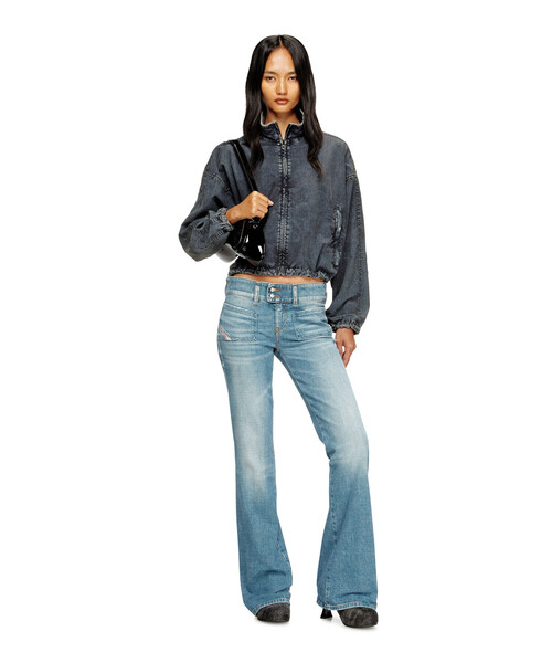 DIESEL(ディーゼル)の「ウィメンズ デニムパンツ BOOTCUT D-HUSH L.28(デニムパンツ・レディース・ライトインディゴブルー・28inch/29inch/24inch/25inch/26inch/27inch/23inch/30inch)」の4枚目の写真