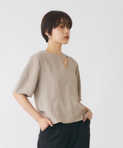 mebole(メボレ)の「カットアウトパフトップス(Tシャツ/カットソー・レディース・ネイビー/グレー・FREE)」の5枚目の写真