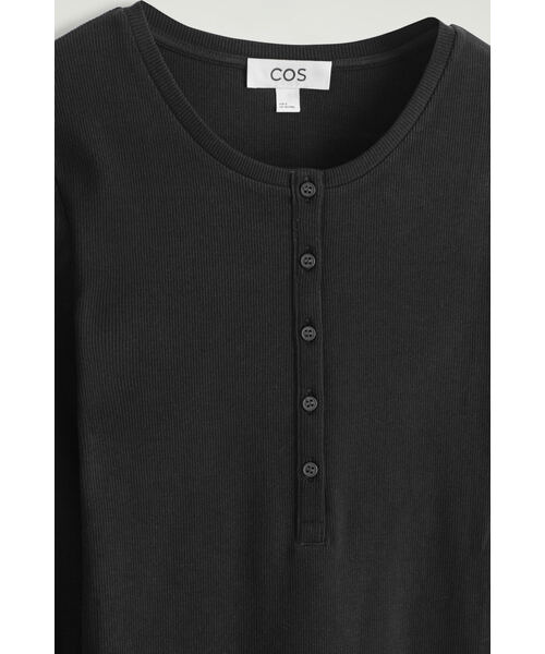 COS（コス）の「ロングスリーブヘンリートップ（Tシャツ/カットソー・レディース・グレー系その他/ベージュ/Black・M/XS/S/L）」の9枚目の写真