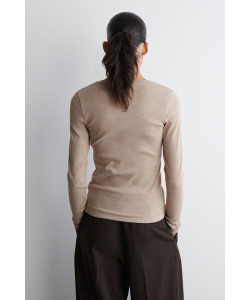 COS（コス）の「ロングスリーブヘンリートップ（Tシャツ/カットソー・レディース・グレー系その他/ベージュ/Black・M/XS/S/L）」の11枚目の写真