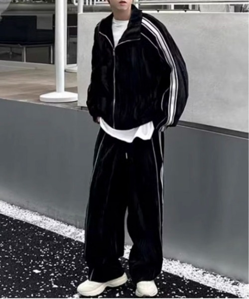 link lot(リンクロット)の「【2点セット】ベロア ライントラックジャケット&ラインパンツ セットアップ(セットアップ・メンズ・ブラック・M)」の1枚目の写真