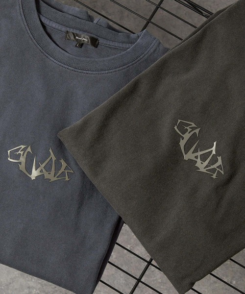 Alfred Alex（アルフレッドアレックス）の「【Alfred Alex】ヴィンテージ加工ピグメントメタルシリコンプリントオーバーサイズロンＴ（Tシャツ/カットソー・メンズ・グレイッシュブルー/ブラック/ワイン/ブラウン・M/L）」の7枚目の写真