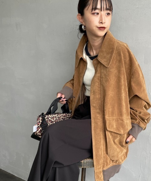 ARMY TWILL（アーミーツイル）の「[ARMY TWILL/アーミーツイル] 別注 ヴィーガンレザー A-2フライトジャケット（ブルゾン・レディース・ブラック/ベージュ/ブラウン・L/M/S）」の3枚目の写真