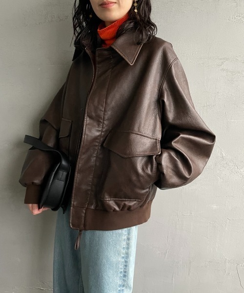 ARMY TWILL（アーミーツイル）の「[ARMY TWILL/アーミーツイル] 別注 ヴィーガンレザー A-2フライトジャケット（ブルゾン・レディース・ブラック/ベージュ/ブラウン・L/M/S）」の20枚目の写真