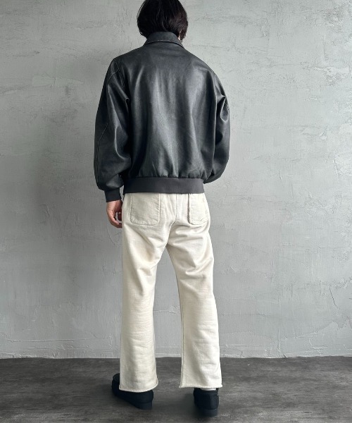 ARMY TWILL（アーミーツイル）の「[ARMY TWILL/アーミーツイル] 別注 ヴィーガンレザー A-2フライトジャケット（ブルゾン・レディース・ブラック/ベージュ/ブラウン・L/M/S）」の10枚目の写真