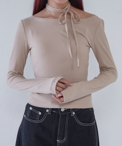 Uenui(ウニュイ)の「【 cunii 】 off shoulder rib top(Tシャツ/カットソー・レディース・グレー/ブラック/ベージュ系/レッド・FREE)」の1枚目の写真