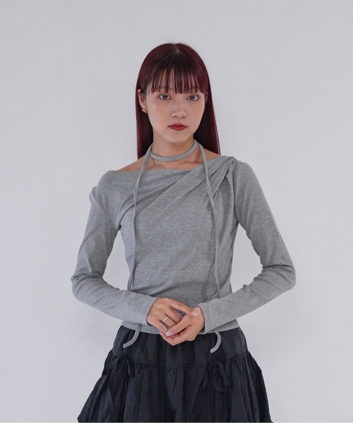 Uenui(ウニュイ)の「【 cunii 】 off shoulder rib top(Tシャツ/カットソー・レディース・グレー/ブラック/ベージュ系/レッド・FREE)」の12枚目の写真