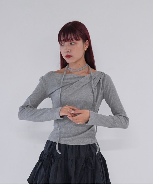Uenui(ウニュイ)の「【 cunii 】 off shoulder rib top(Tシャツ/カットソー・レディース・グレー/ブラック/ベージュ系/レッド・FREE)」の13枚目の写真