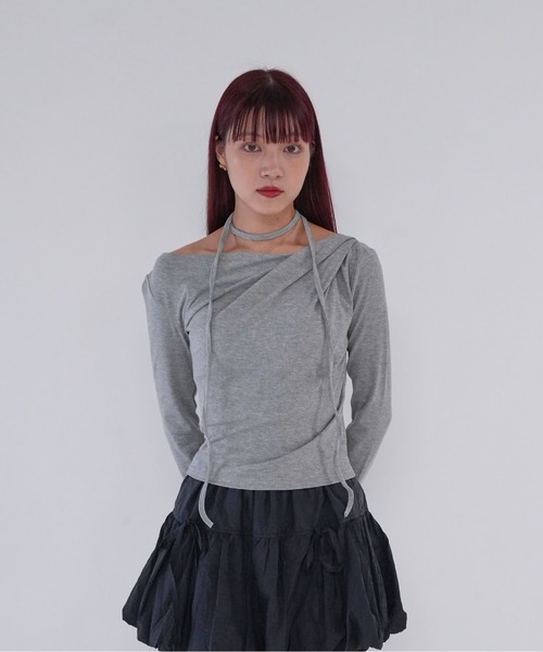 Uenui(ウニュイ)の「【 cunii 】 off shoulder rib top(Tシャツ/カットソー・レディース・グレー/ブラック/ベージュ系/レッド・FREE)」の14枚目の写真