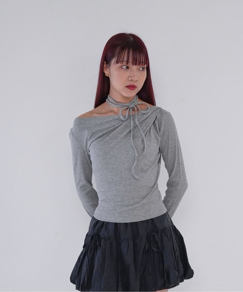 Uenui(ウニュイ)の「【 cunii 】 off shoulder rib top(Tシャツ/カットソー・レディース・グレー/ブラック/ベージュ系/レッド・FREE)」の15枚目の写真