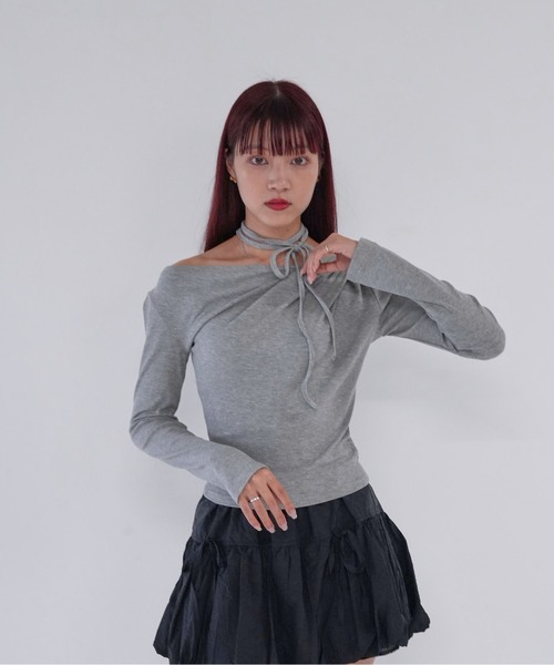 Uenui(ウニュイ)の「【 cunii 】 off shoulder rib top(Tシャツ/カットソー・レディース・グレー/ブラック/ベージュ系/レッド・FREE)」の16枚目の写真