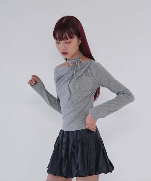 Uenui(ウニュイ)の「【 cunii 】 off shoulder rib top(Tシャツ/カットソー・レディース・グレー/ブラック/ベージュ系/レッド・FREE)」の18枚目の写真