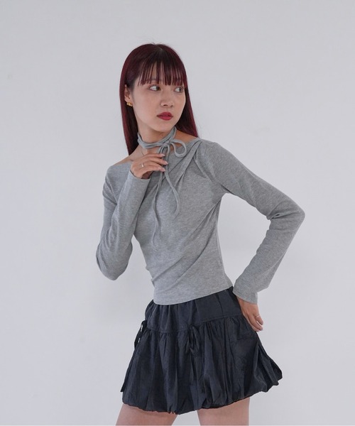 Uenui(ウニュイ)の「【 cunii 】 off shoulder rib top(Tシャツ/カットソー・レディース・グレー/ブラック/ベージュ系/レッド・FREE)」の20枚目の写真