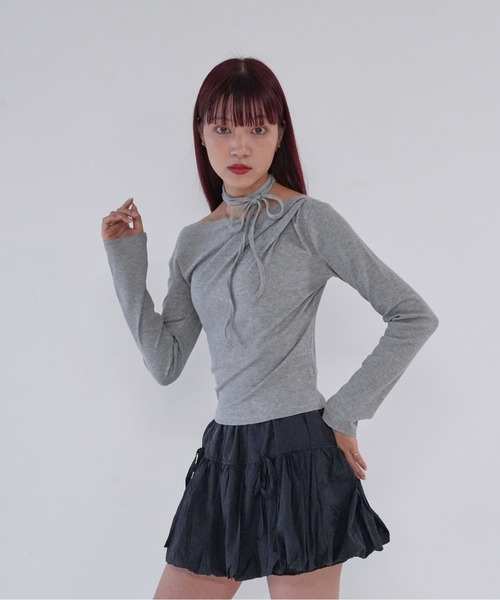 Uenui(ウニュイ)の「【 cunii 】 off shoulder rib top(Tシャツ/カットソー・レディース・グレー/ブラック/ベージュ系/レッド・FREE)」の21枚目の写真
