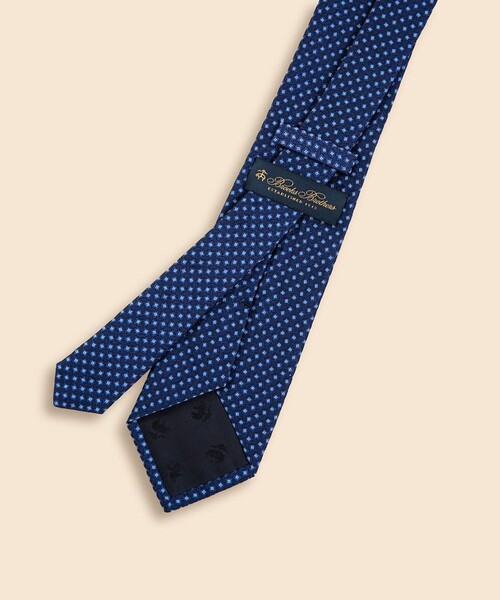 BROOKS BROTHERS(ブルックスブラザーズ)の「シルク トーナルスクエア ジャカードタイ(ネクタイ・メンズ・ブラウン/ネイビー・ONE SIZE)」の4枚目の写真