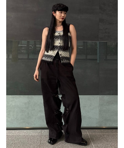 ELCHELE(エルチェレ)の「INSIDE RIPPED HOLE PANTS(スウェットパンツ・レディース・ナチュラル/ブラック・36/38)」の13枚目の写真