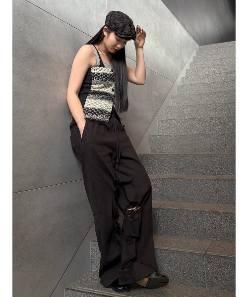 ELCHELE(エルチェレ)の「INSIDE RIPPED HOLE PANTS(スウェットパンツ・レディース・ナチュラル/ブラック・36/38)」の14枚目の写真