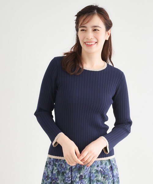 LAURA ASHLEY(ローラアシュレイ)の「【洗える/ハイゲージ/配色デザイン】プルオーバーニット(ニット/セーター・レディース・ブラウン系その他2/ネイビー・38/40)」の2枚目の写真